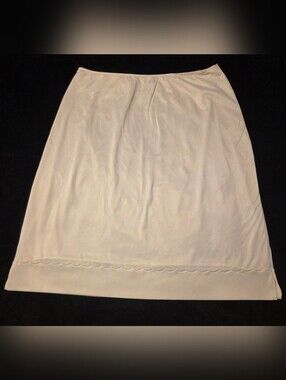 EUVC VTG Mid Century Sears Thick "The Doesn't Slip" Half Knee Length Slip Large
